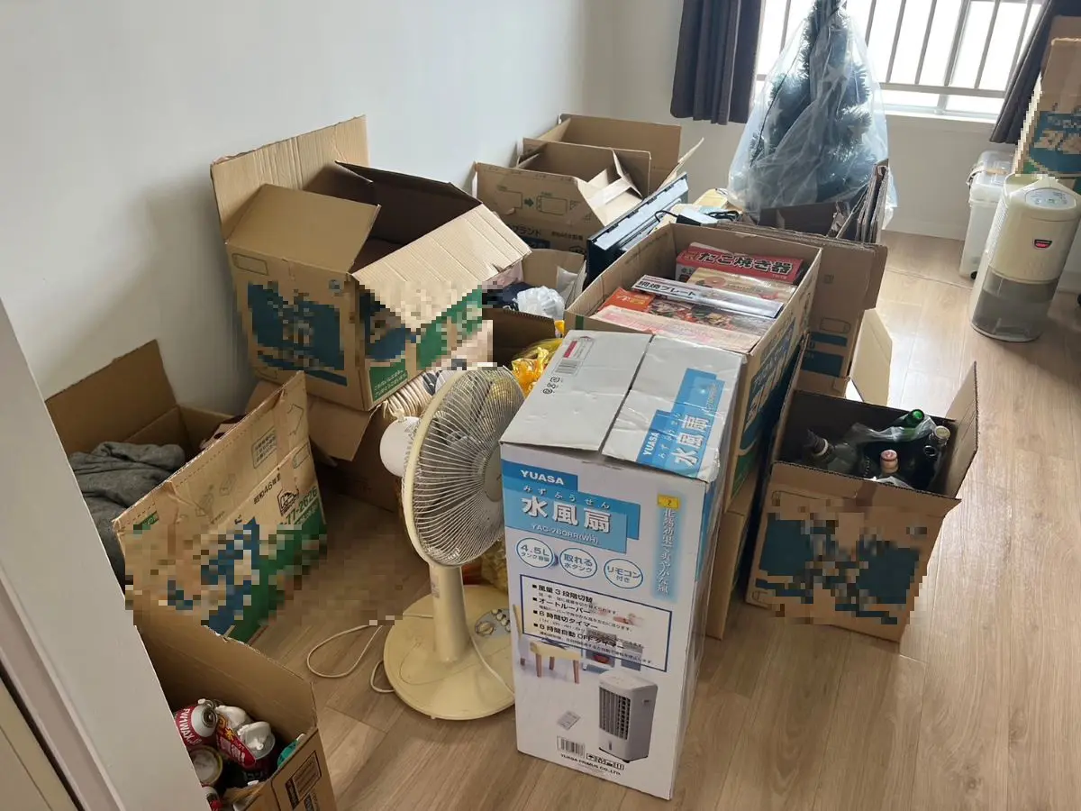 「高層階から不用品を階段で安全に回収しました」作業写真