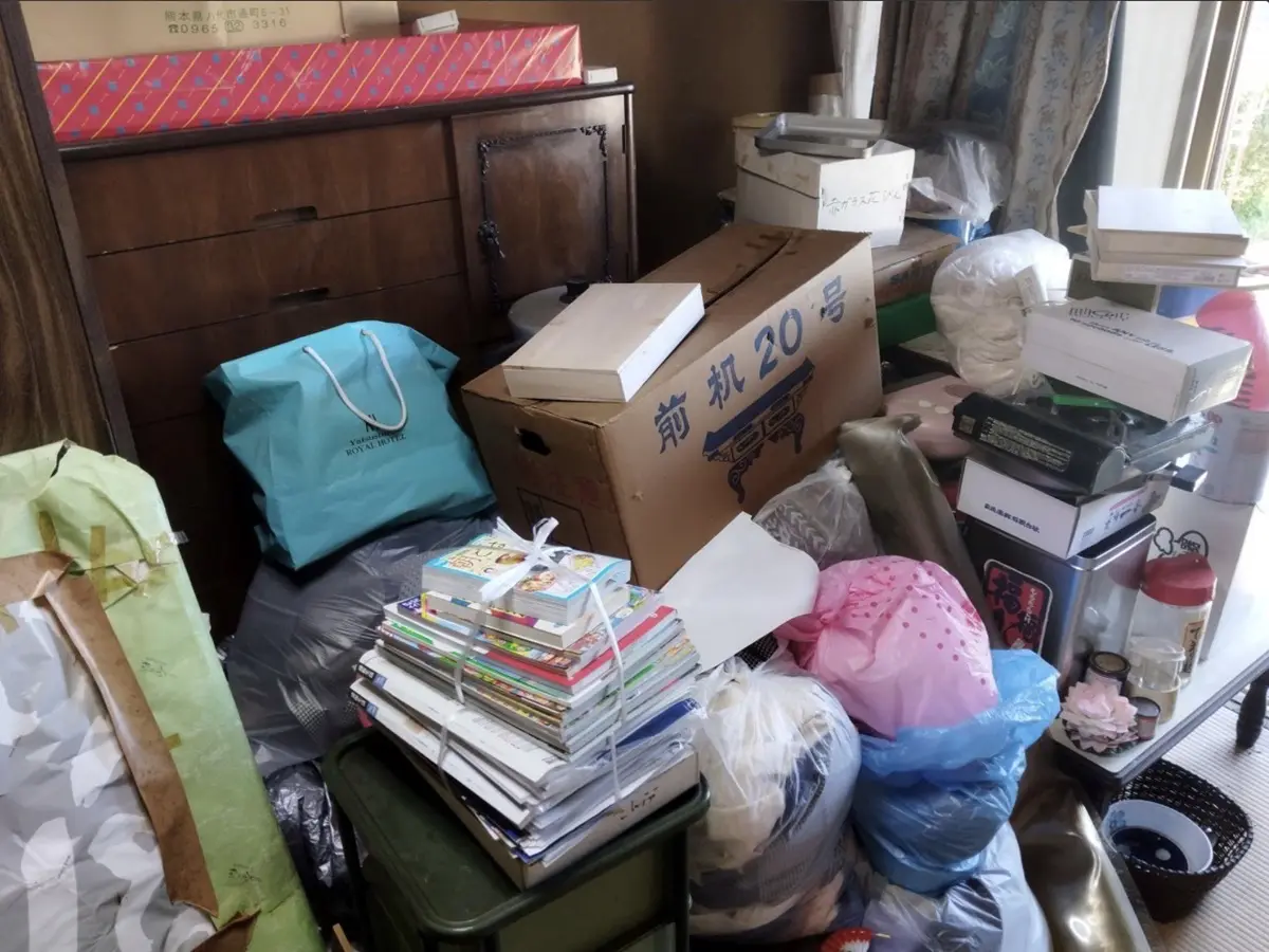 「大量のタンスや机・書籍をまとめて回収しました」作業写真